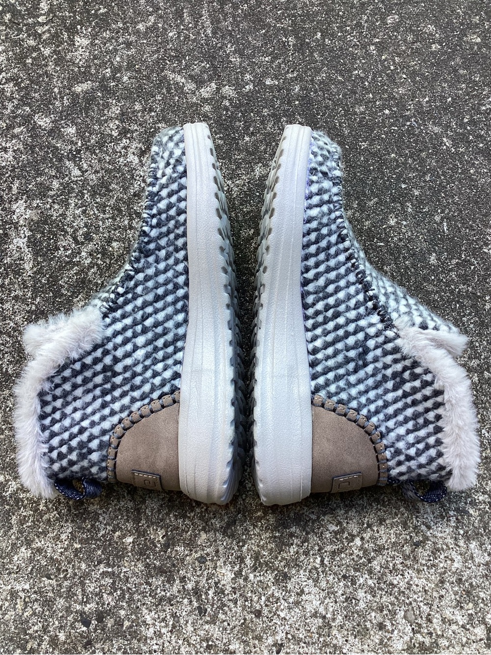 Hey Dude Denny Stone Grey Faux Fur Lined Slip-On Shoes Women’s US 5 NWT Cozy - Picture 6 of 11